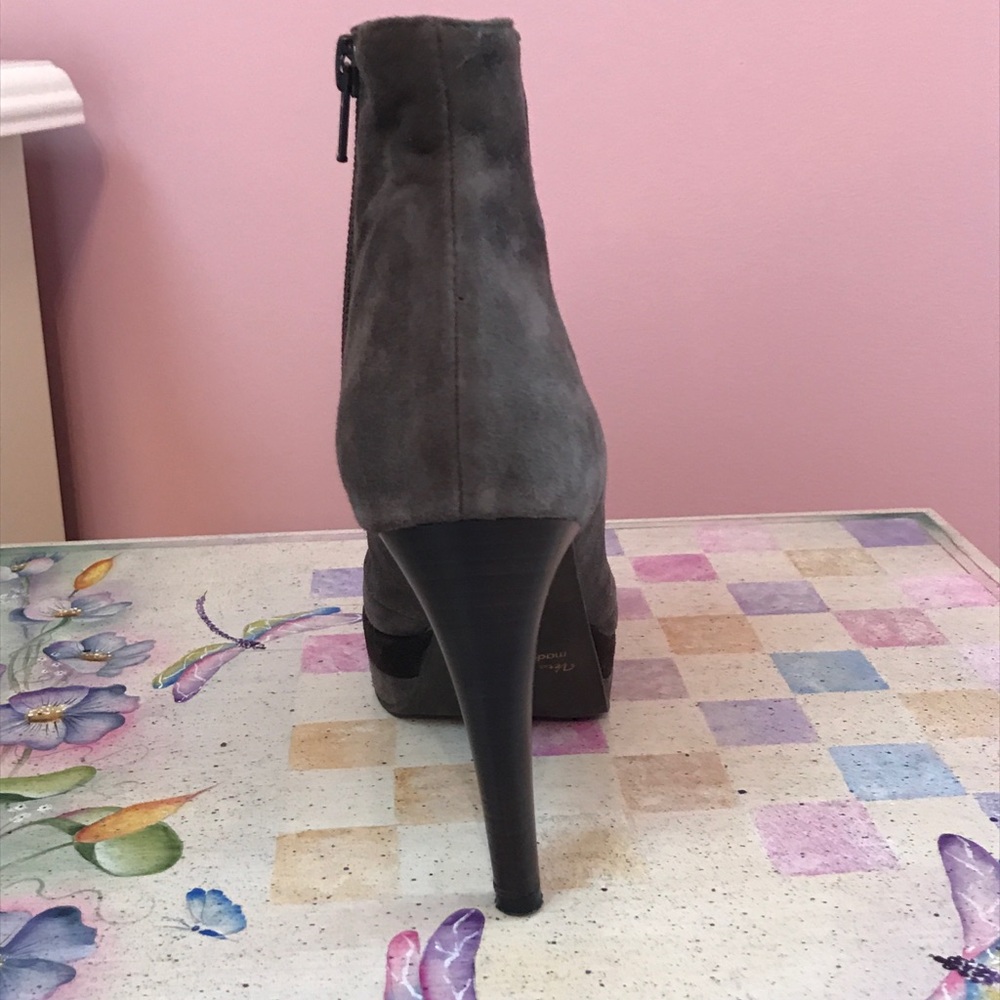 Shoes - Picture 5 of 5